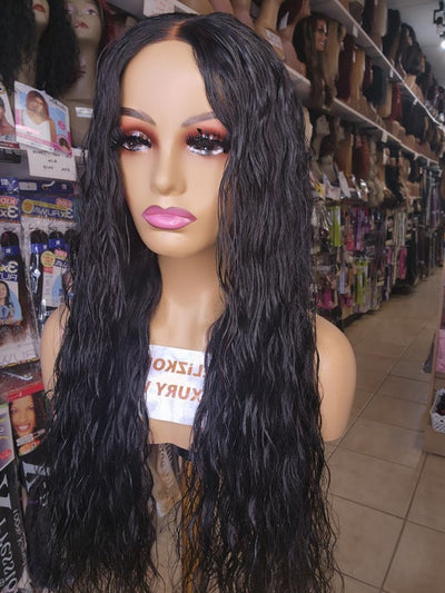 Lucy Wavy Wig. ( Ready to ship) 24”